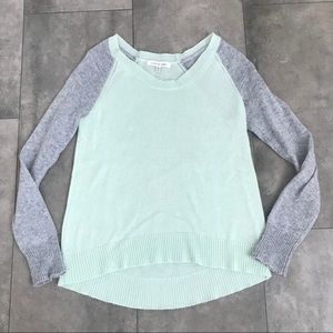 Robbi & Nikki green and gray crew neck sweater!